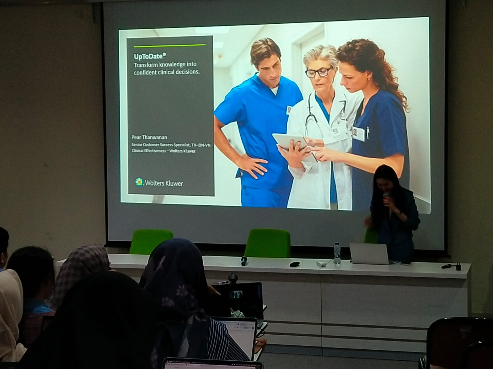 Dukung Riset Klinis Berbasis Bukti, Perpustakaan FK-KMK UGM Gelar Workshop Database UpToDate